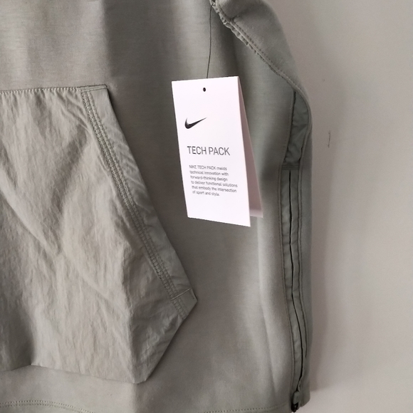 Nike Tech Sleeveless hoody - new brand - size XL - Picture 4 of 5